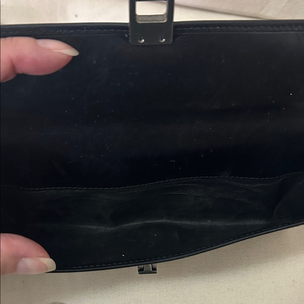 Gucci Midnight Leather Clutch with Silver Accent - Picture 3 of 7